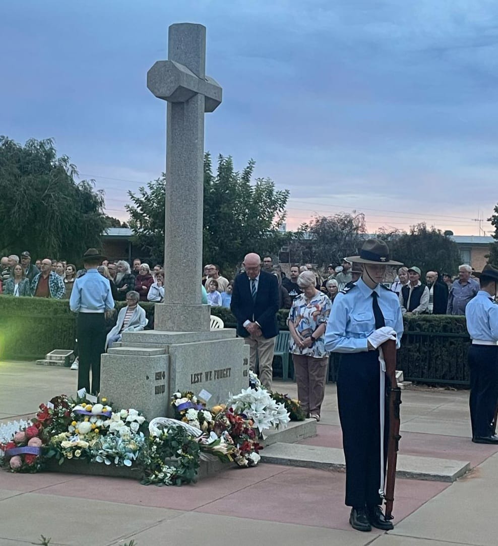 Loxton gathers for Anzac Day memorial