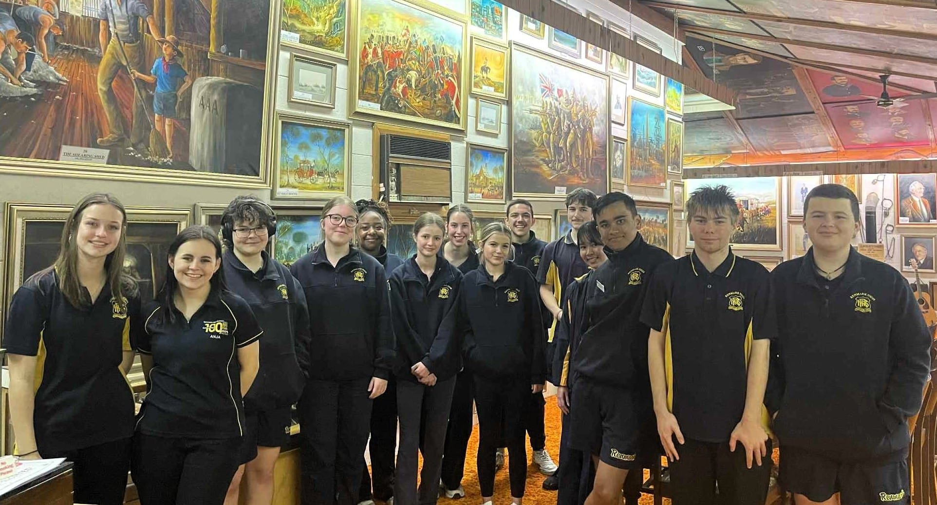 Renmark students ‘captivated’ at Harding gallery