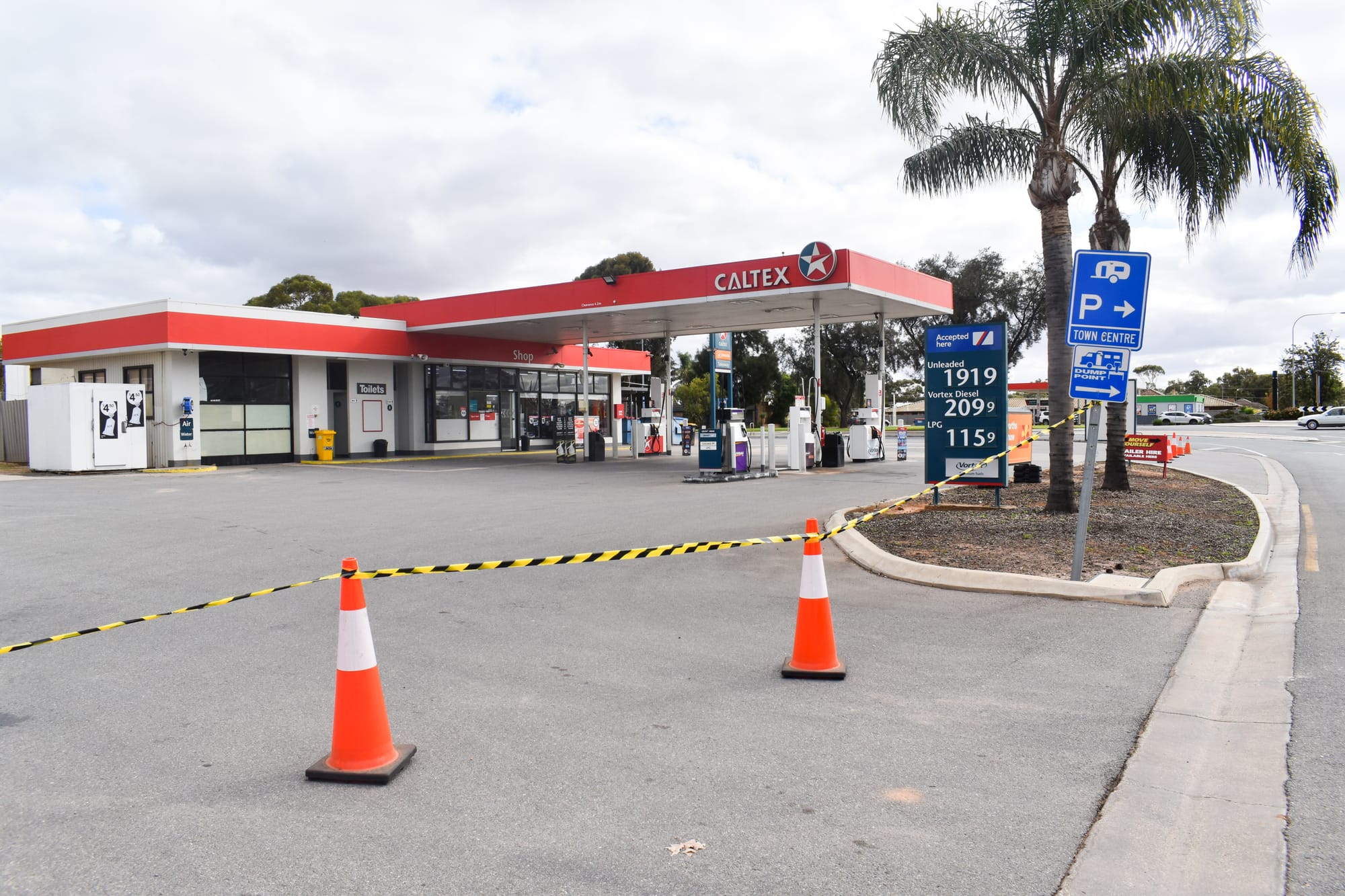 Servo set to close down