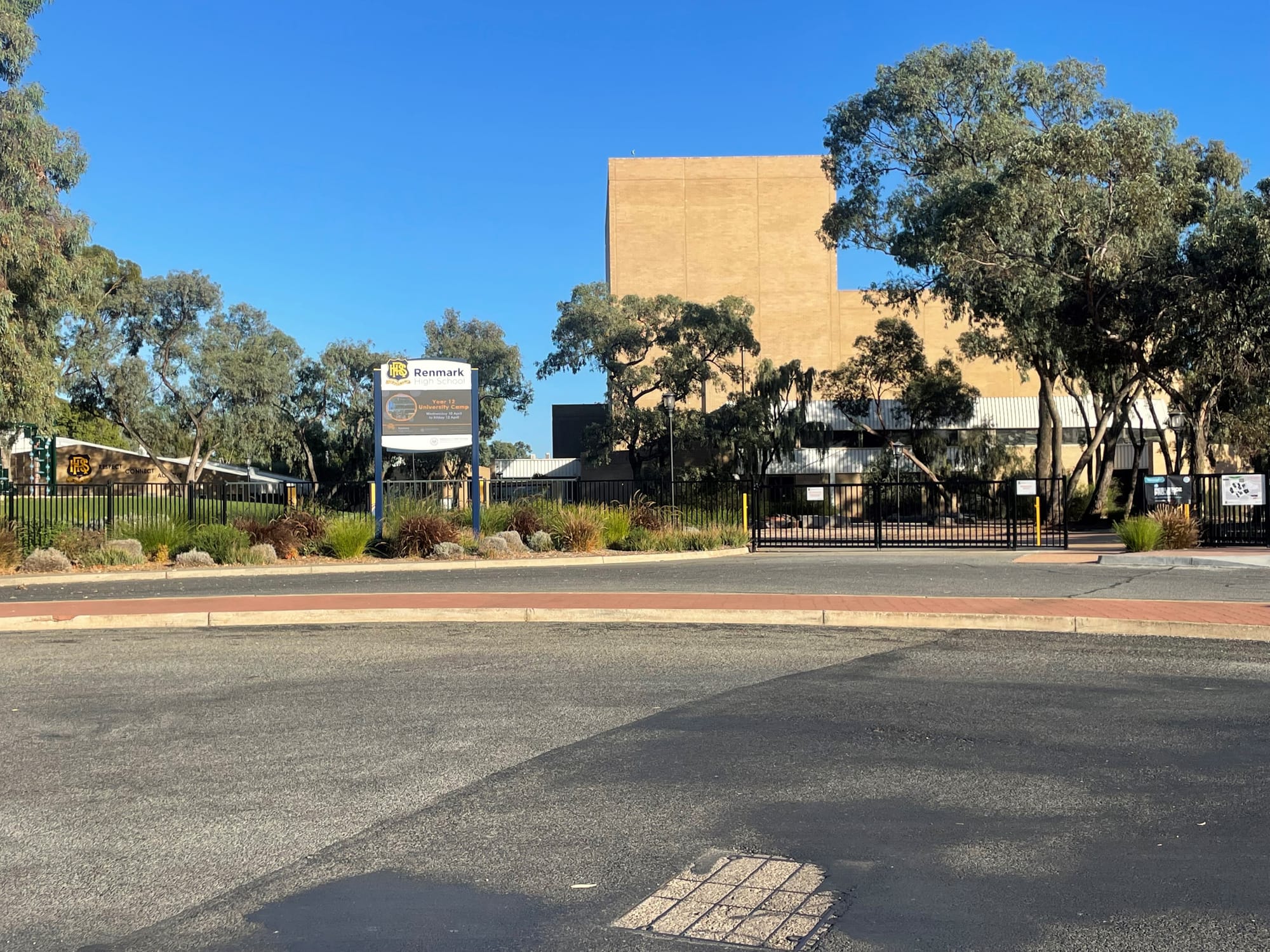MP takes Renmark High presentation to parliament
