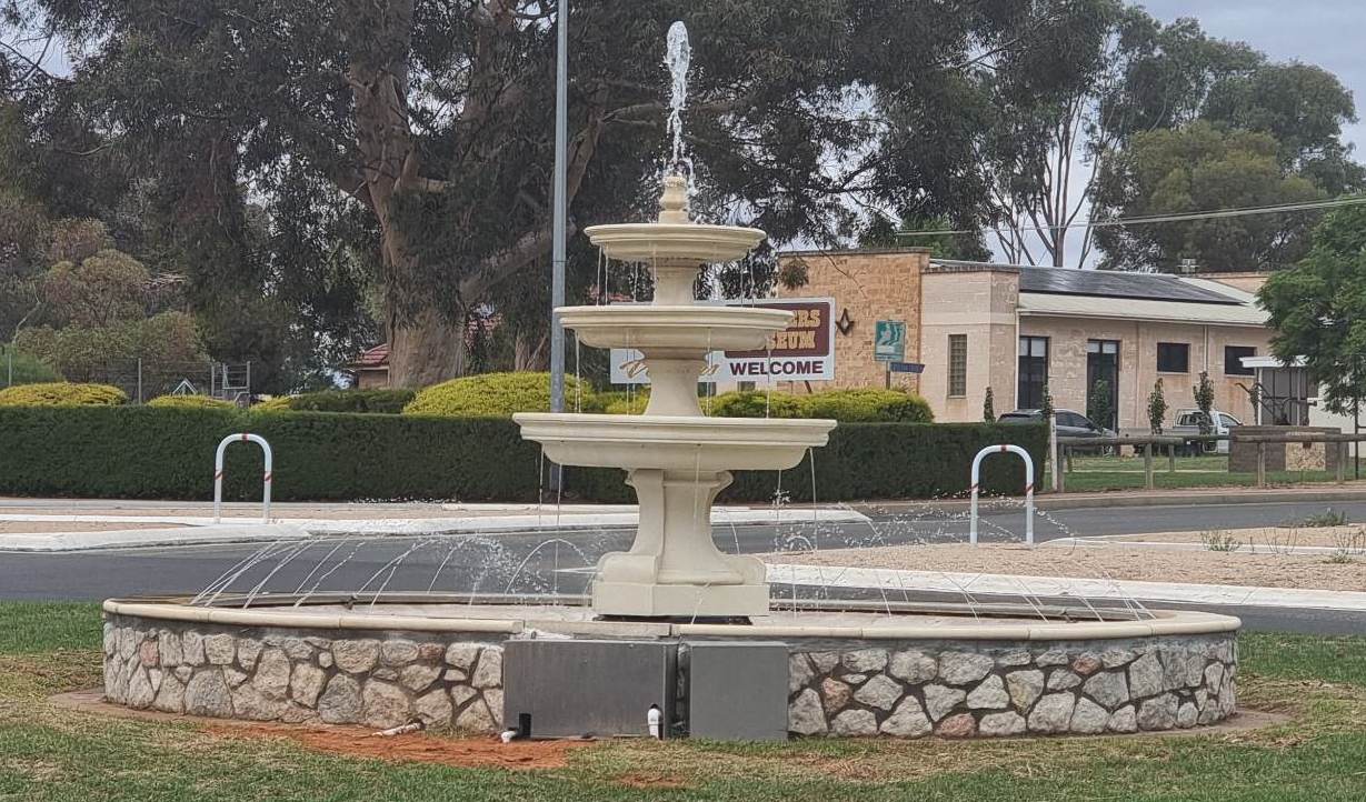 Fountain flowing again in Barmera