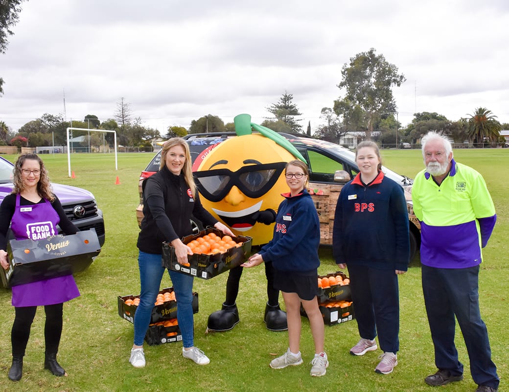 Berri Primary School and Foodbank receive big citrus donations