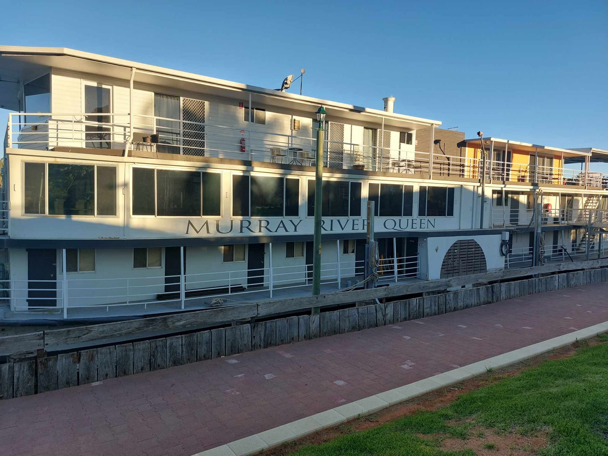 Queen nearing move from Renmark?