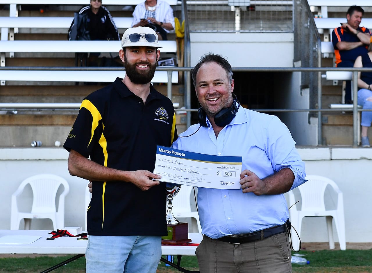 Evans receives Pioneer trophy