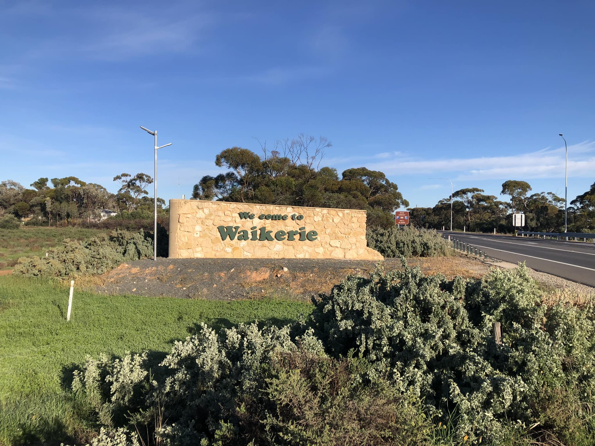 Thieves steal Waikerie’s welcome sign pelicans