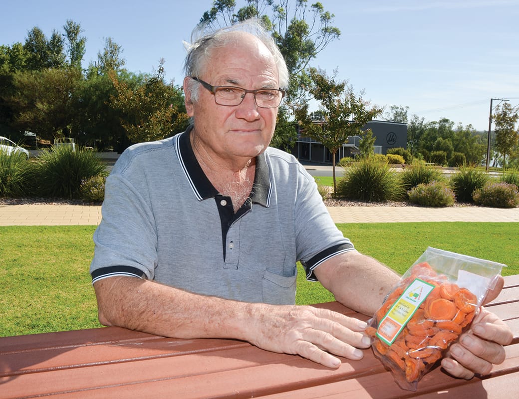 Fruit growers under the pump
