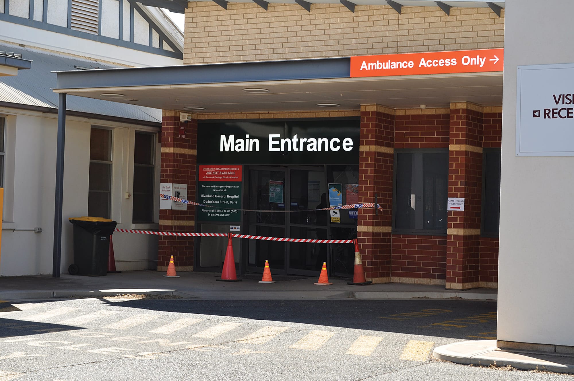 Vehicle crashes onto Renmark Paringa District Hospital