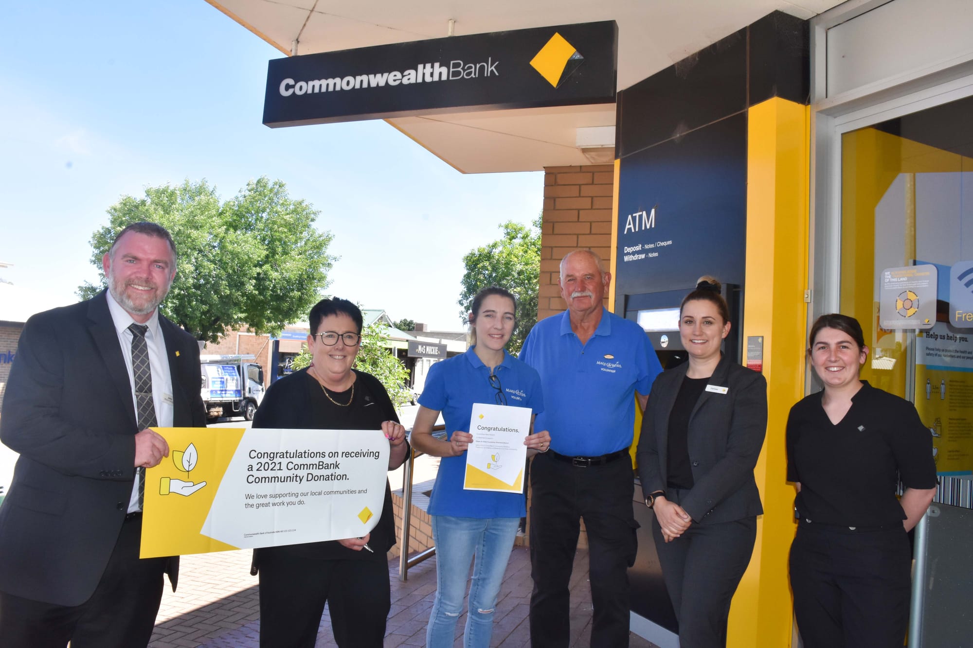 Berri bank community donation