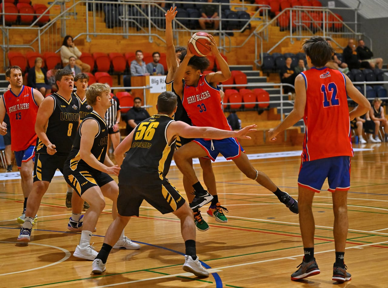 Reigning champions make perfect start