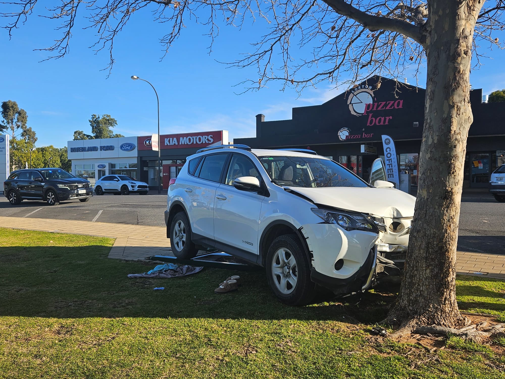 Local airlifted following crash in Loxton