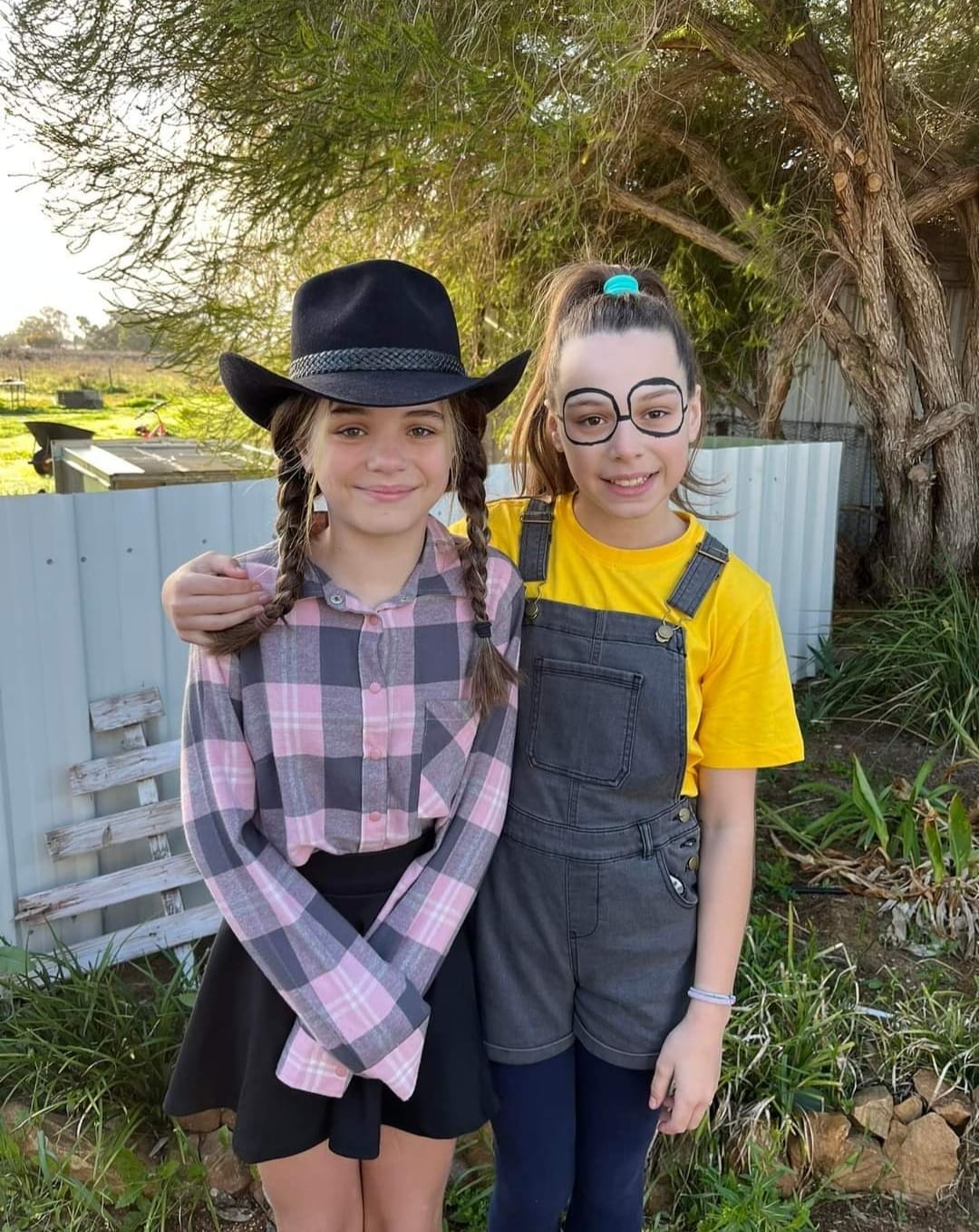 Renmark Primary School students Elise, 12, and Jazmyn Parkyn, 10.