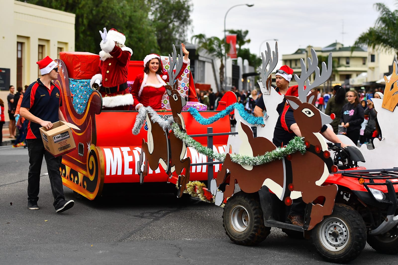 Renmark Xmas Pageant SOS
