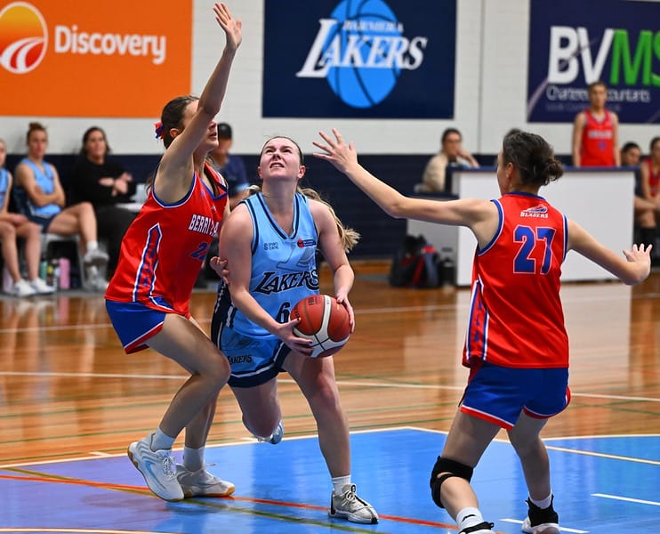 Warriors scrap to first win of the season