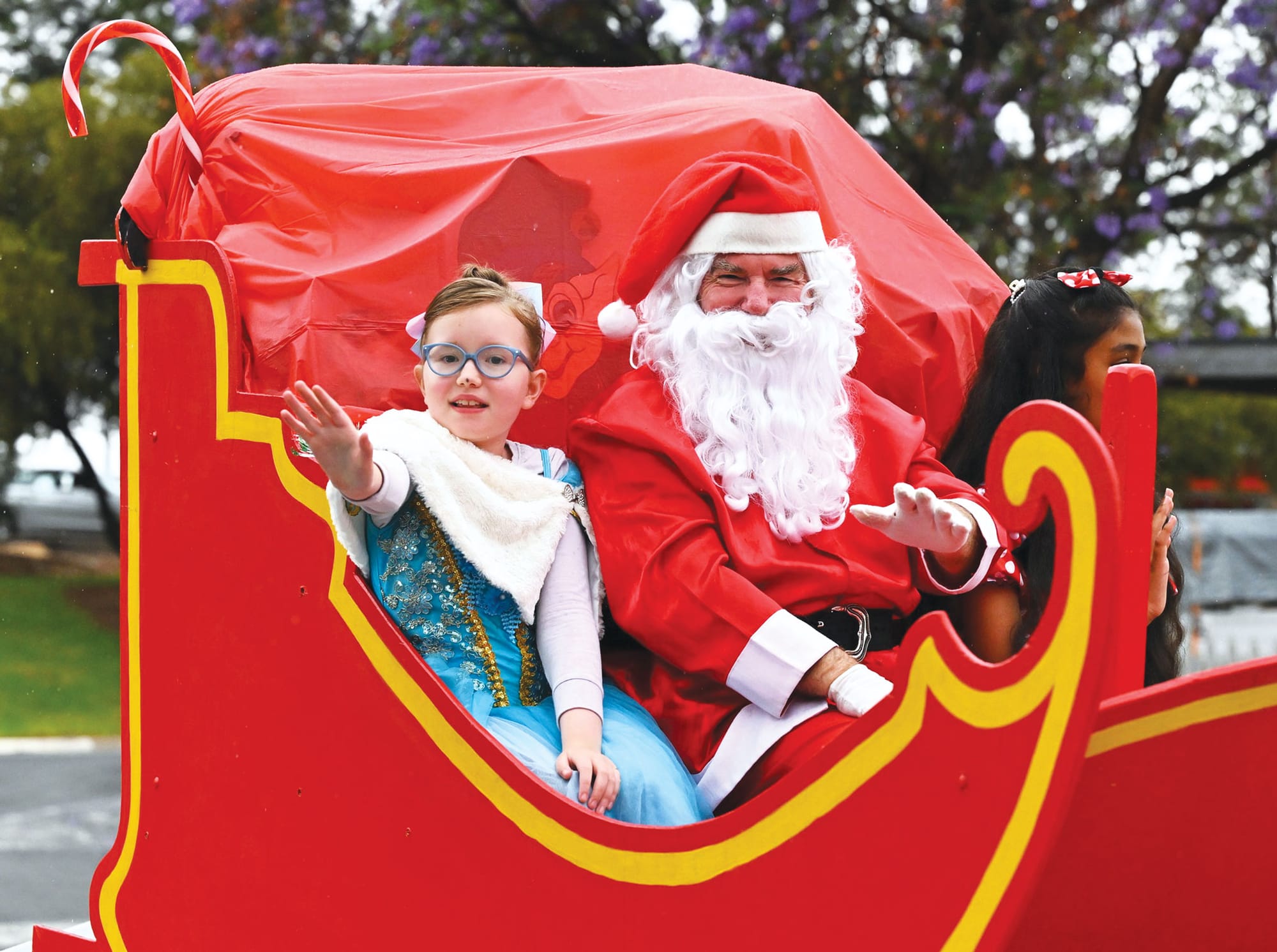 Rain adds to Christmas pageant atmosphere