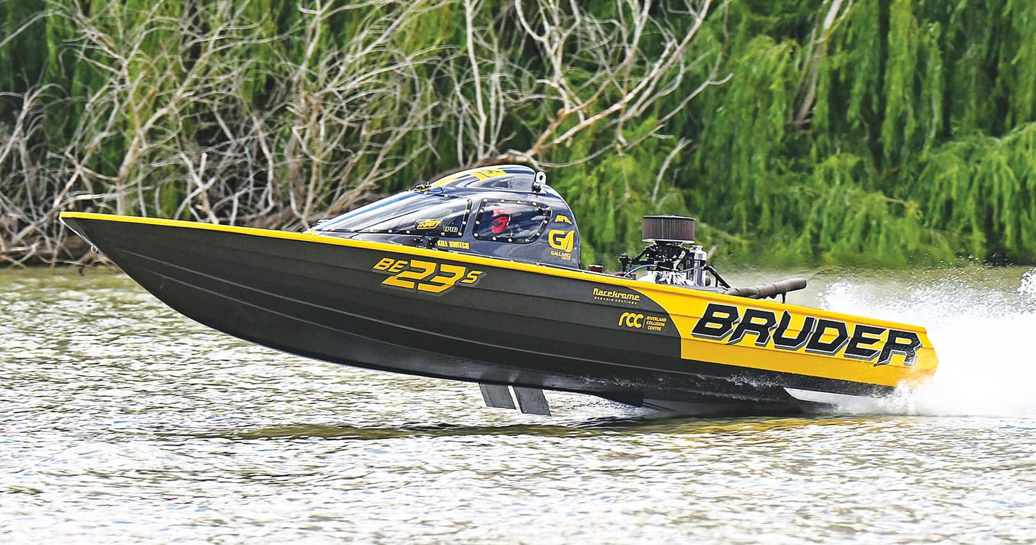 Powerboats start engines in season opener