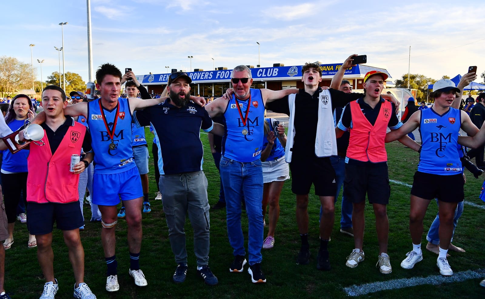 Roos pay tribute to record-breaker Bones