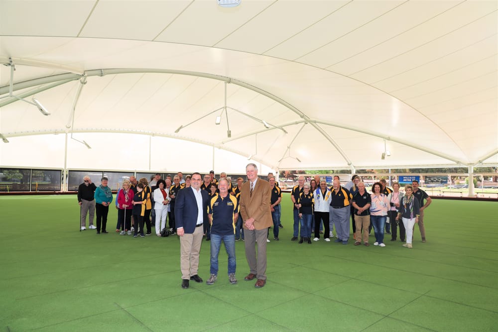 Waikerie bowlers celebrate their gigantic new dome post image