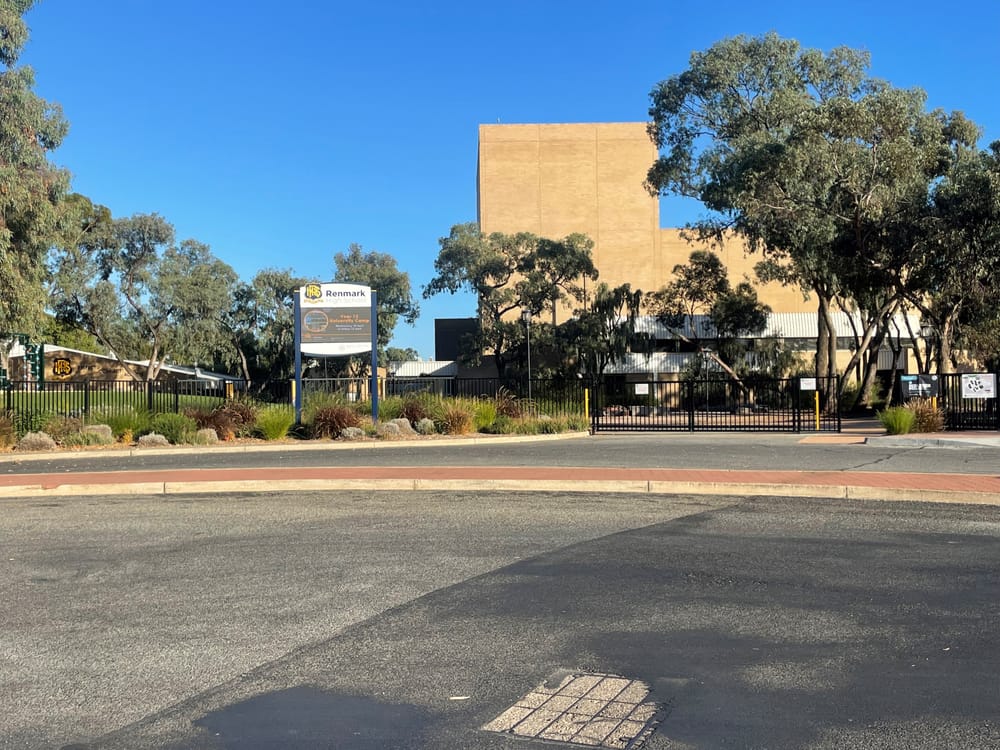 MP takes Renmark High presentation to parliament post image