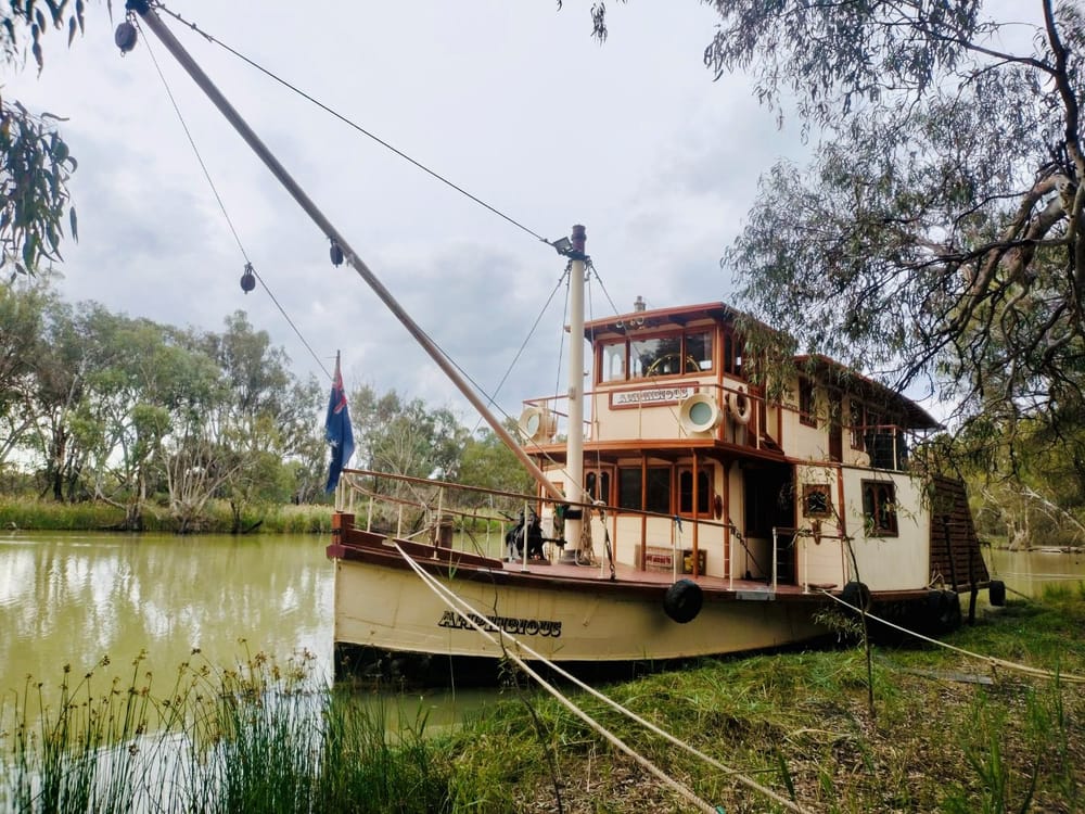 Amphibious is docking at Renmark post image