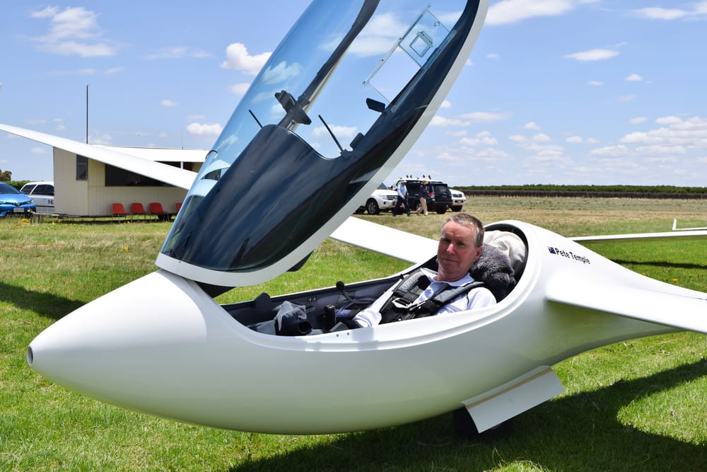Sun finally shines on gliding regatta post image
