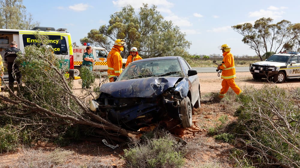 Minor injuries in Lowbank collision post image