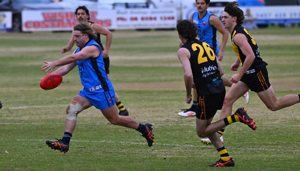 Roos bounce back into the RFL’s top two post image