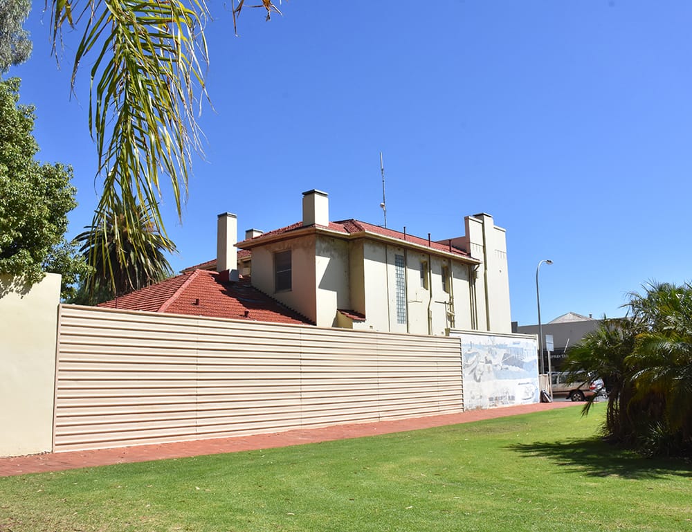 Public opinion wanted on bank building’s future post image