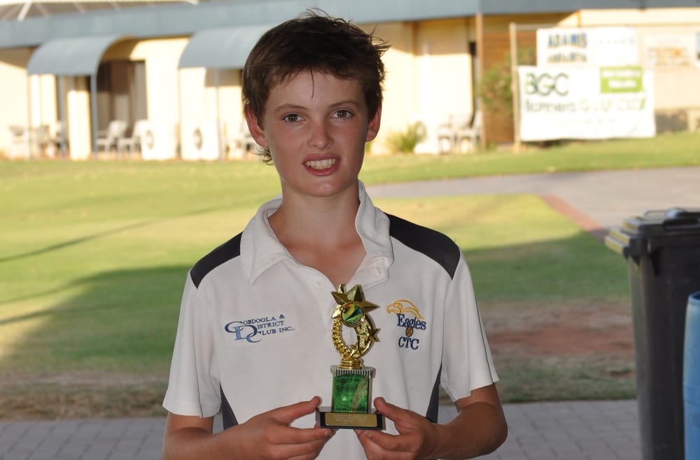 Tom nets prestigious Riverland tennis award post image