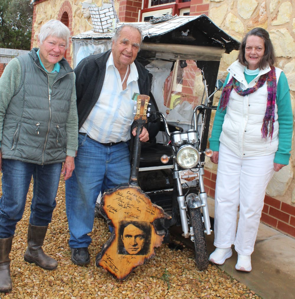 Frank entertains WAB at Paringa post image