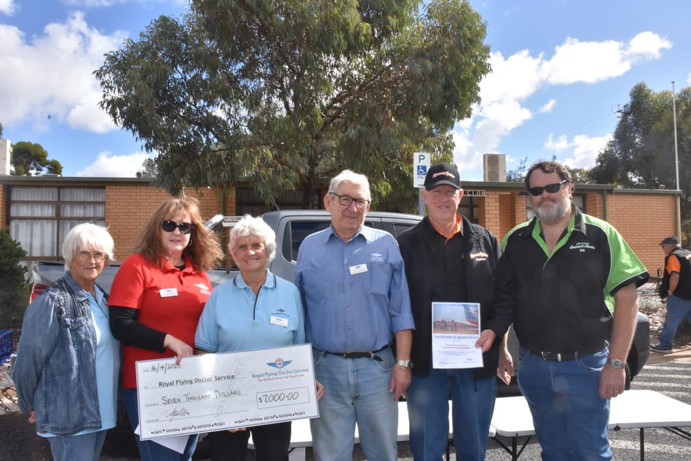 Car clubs’ donation for Flying Doctors post image