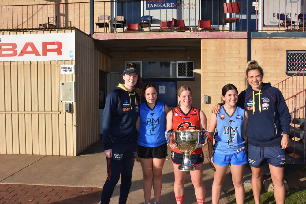 Crows premiership pair pays visit to Berri post image