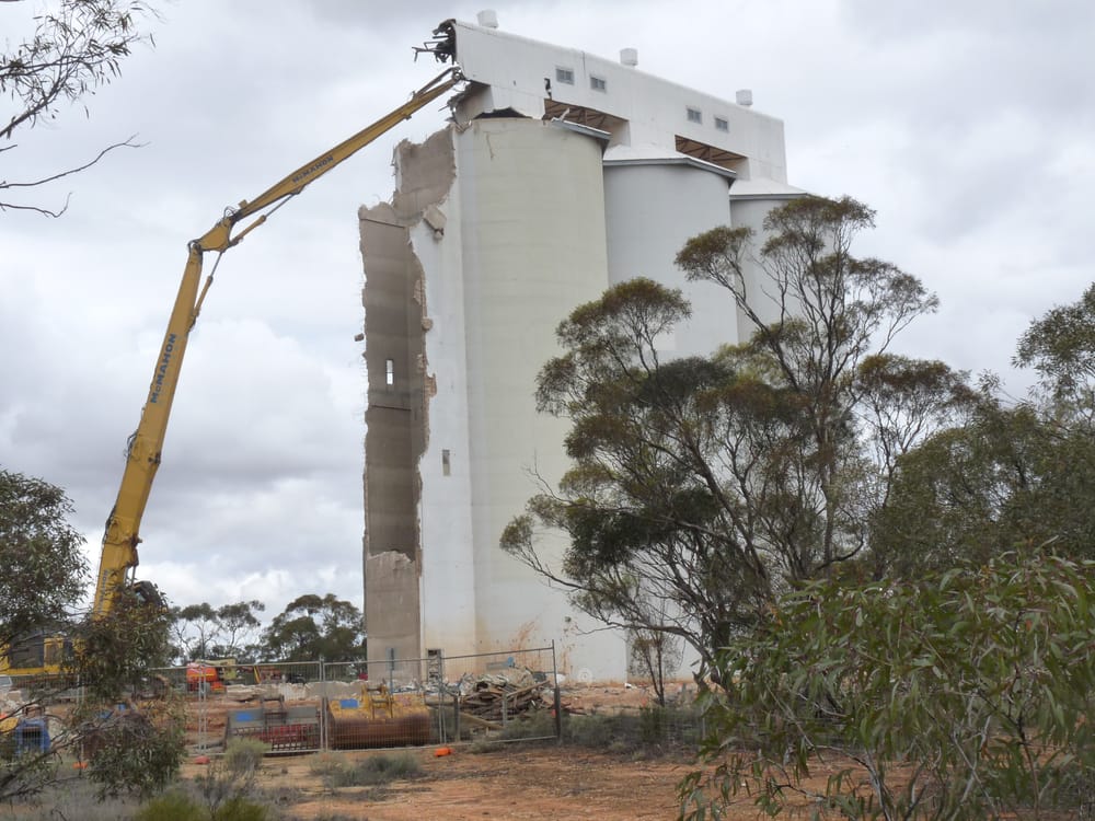 Wunkar’s landmark silo is now gone post image