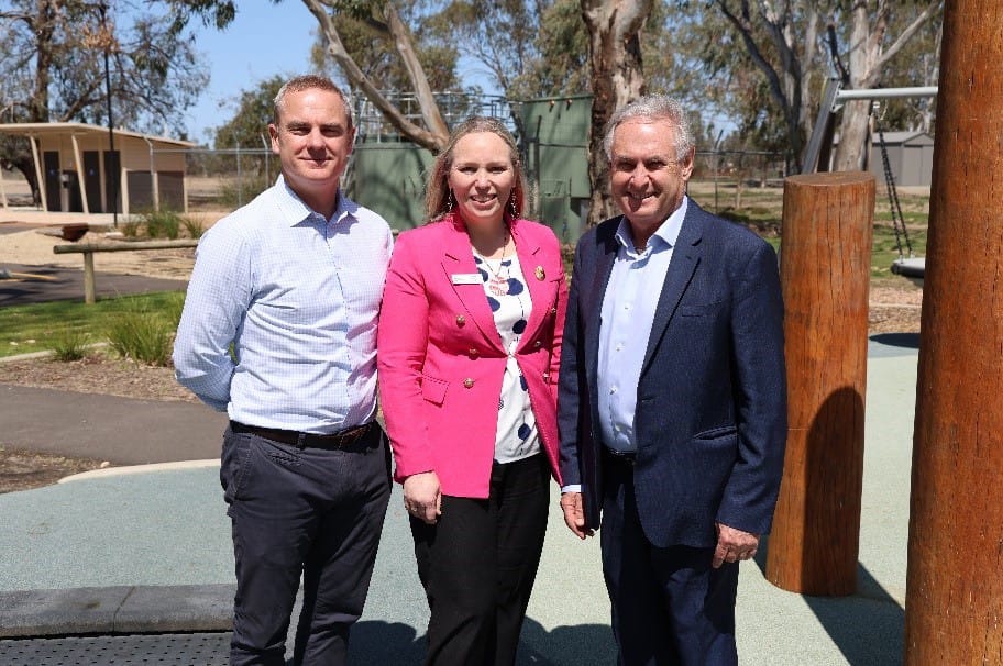 Tourism Minister tours Mid Murray post image