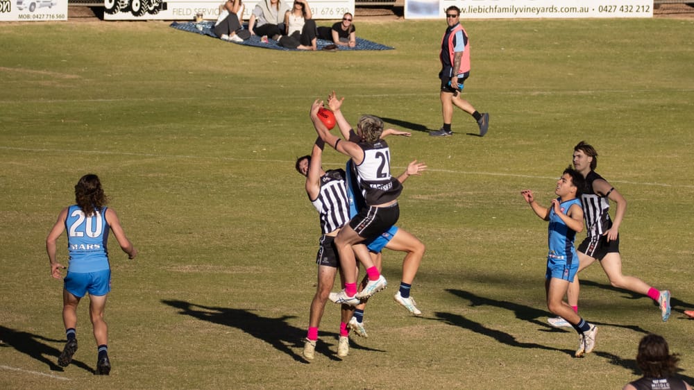 Magpies fly inside the RFL’s top two post image