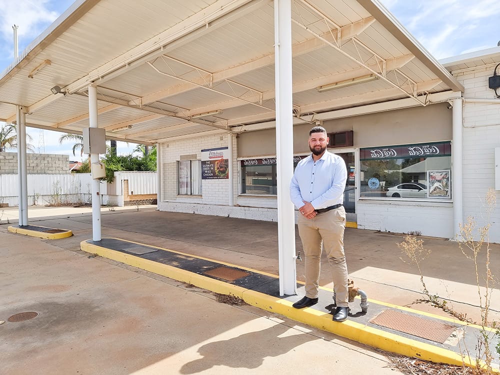COUNCIL SAYS YES TO DEVELOPMENT...Glossop servo gets green light despite concern post image