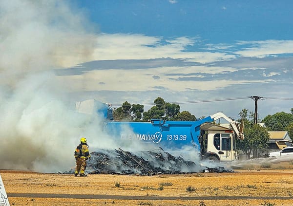Smoke prompts warning after Renmark rubbish truck fire post image