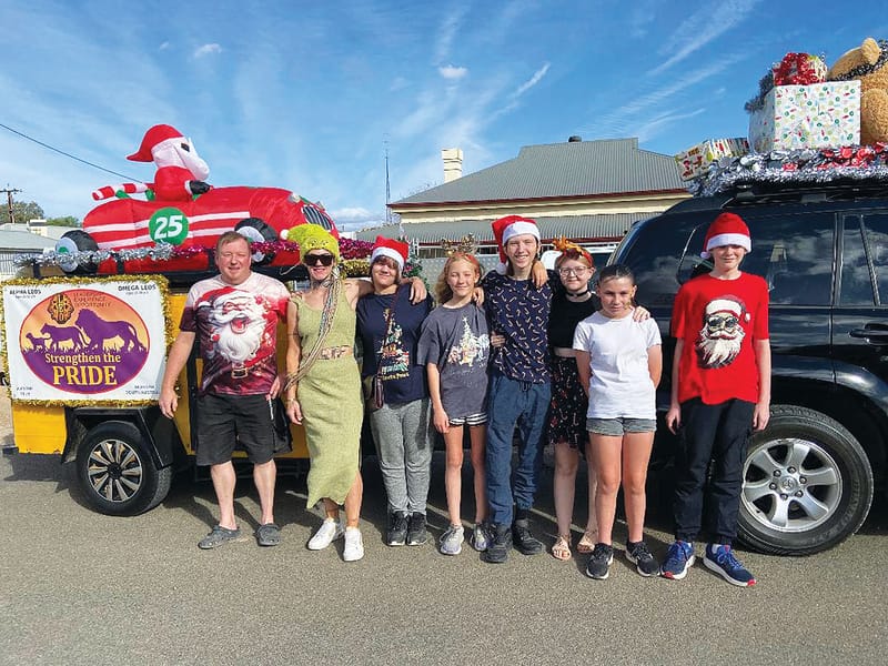 Crowd of 1000 at Morgan pageant post image